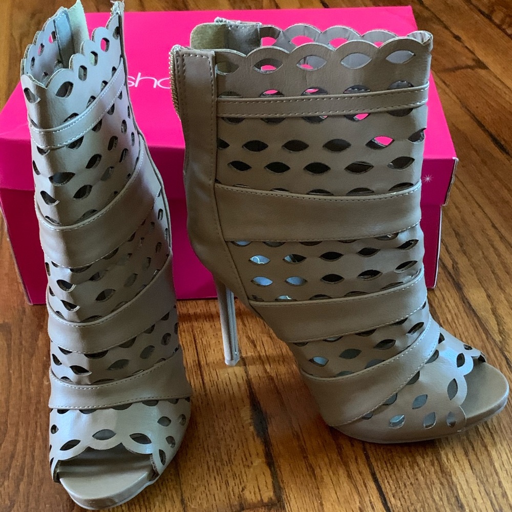 Melinda nude heel. $3.99 shipping!!!!!